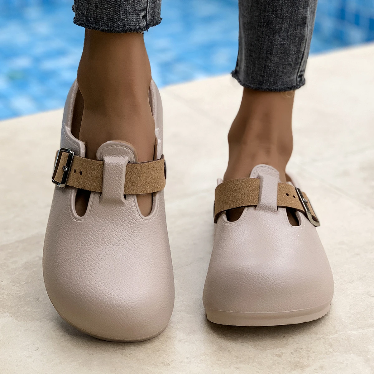 Fashion Clogs Platform Slippers Women Outdoor Anti-Slip Sandals Soft Soles Designer Shoes Waterproof Slippers Women Slides