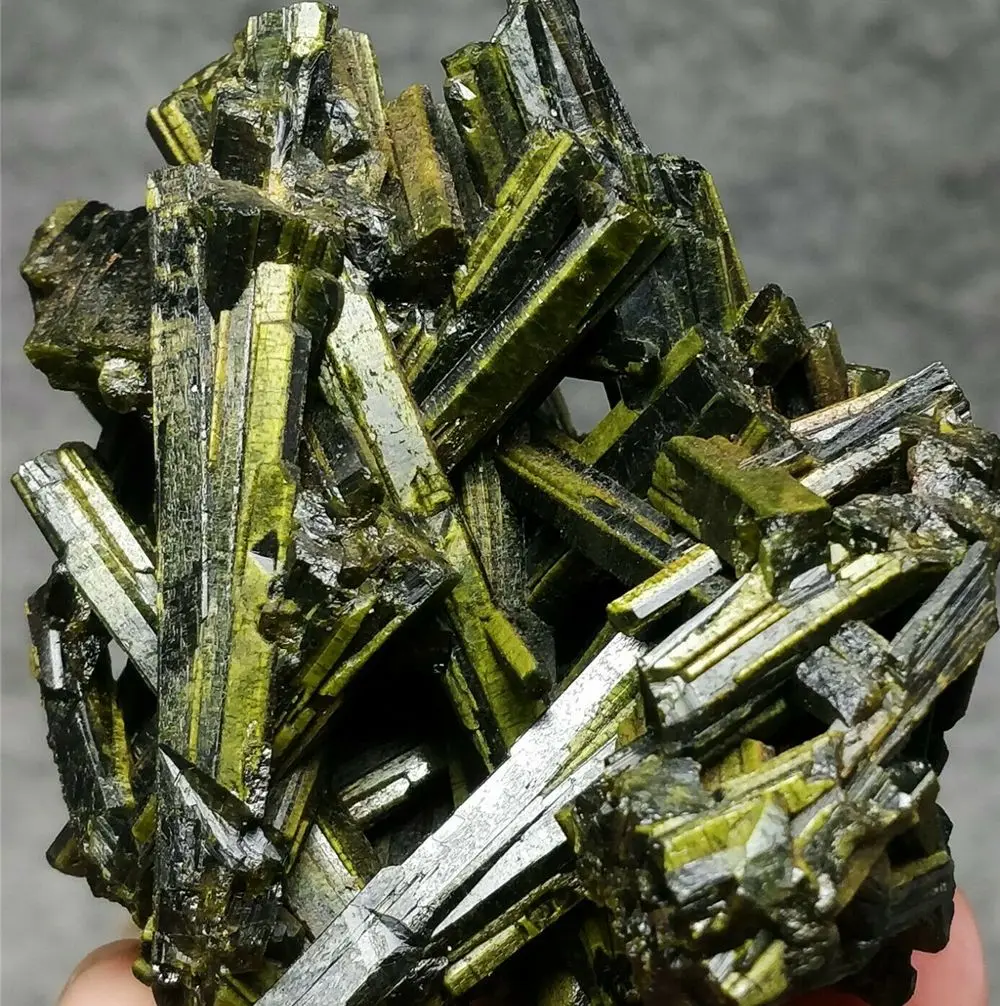 Natural Green Tourmaline Quartz Crystal Cluster Mineral Energy Gem Gift Room Decoration Home Furnishings 2