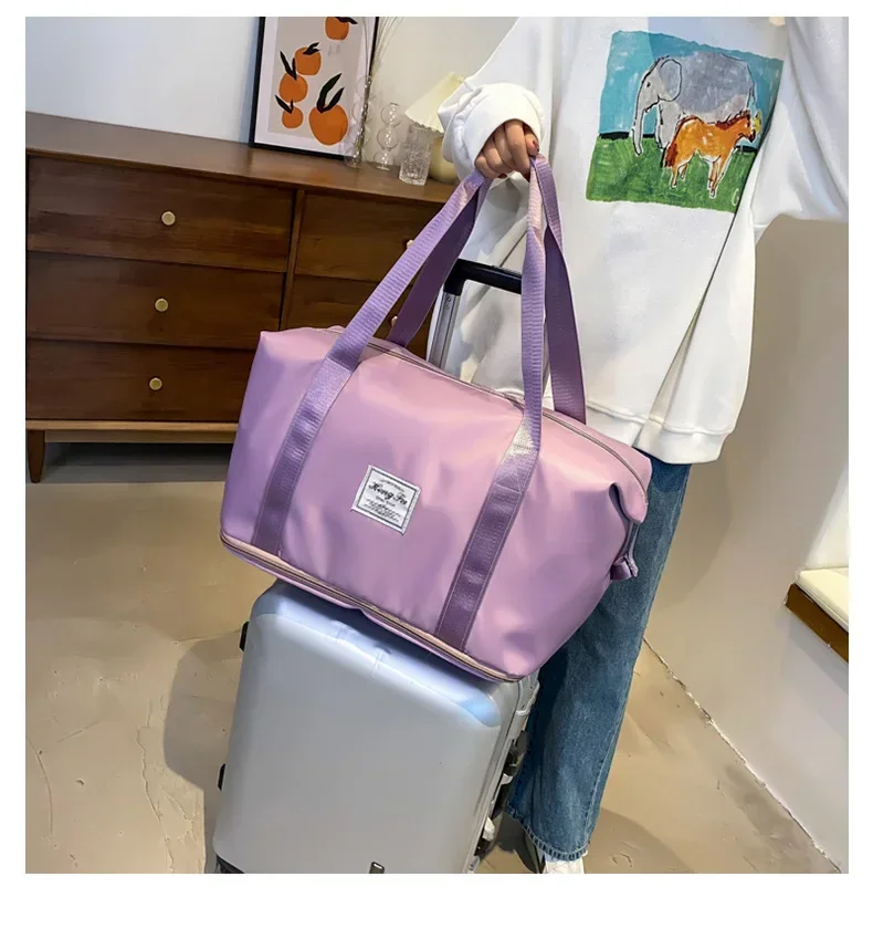 Seyahat çantasının farklı açılardan görüntüleri