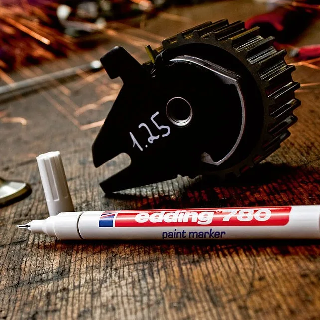 Edding 750 Paint Marker Silver | LION Picture Framing Supplies Ltd - View #2