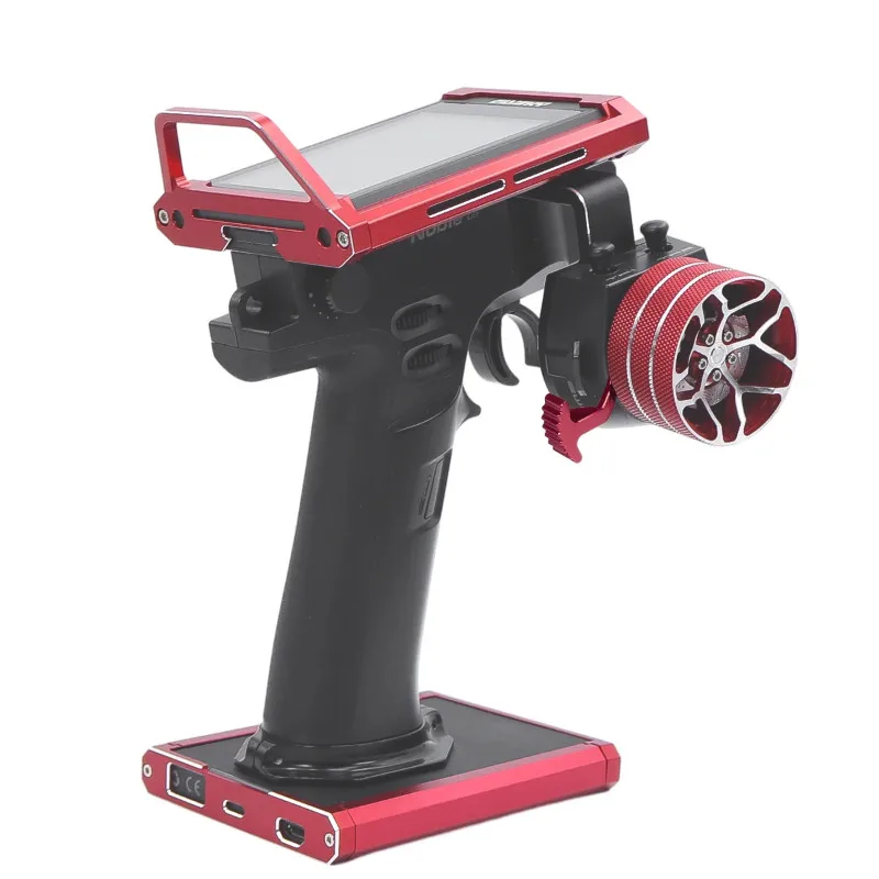 Deux supports moteur RC en aluminium côte à côte, prêts à être installés sur un châssis.