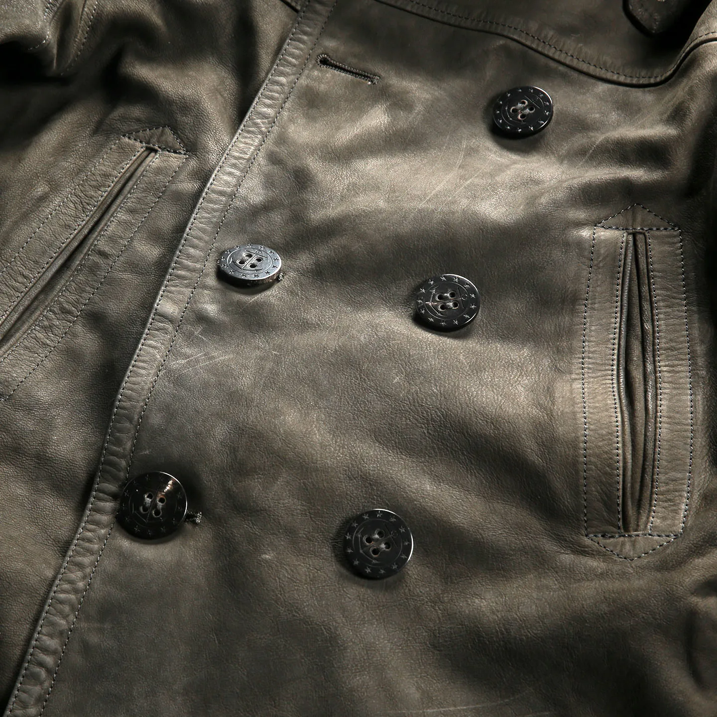 Amerikanischer Vintage-Mantel aus Wildleder 740, mittellang, für Herren, mit Revers, zweireihig, aus pflanzlich gegerbtem Ziegenleder, echte Lederjacke – Detail 11