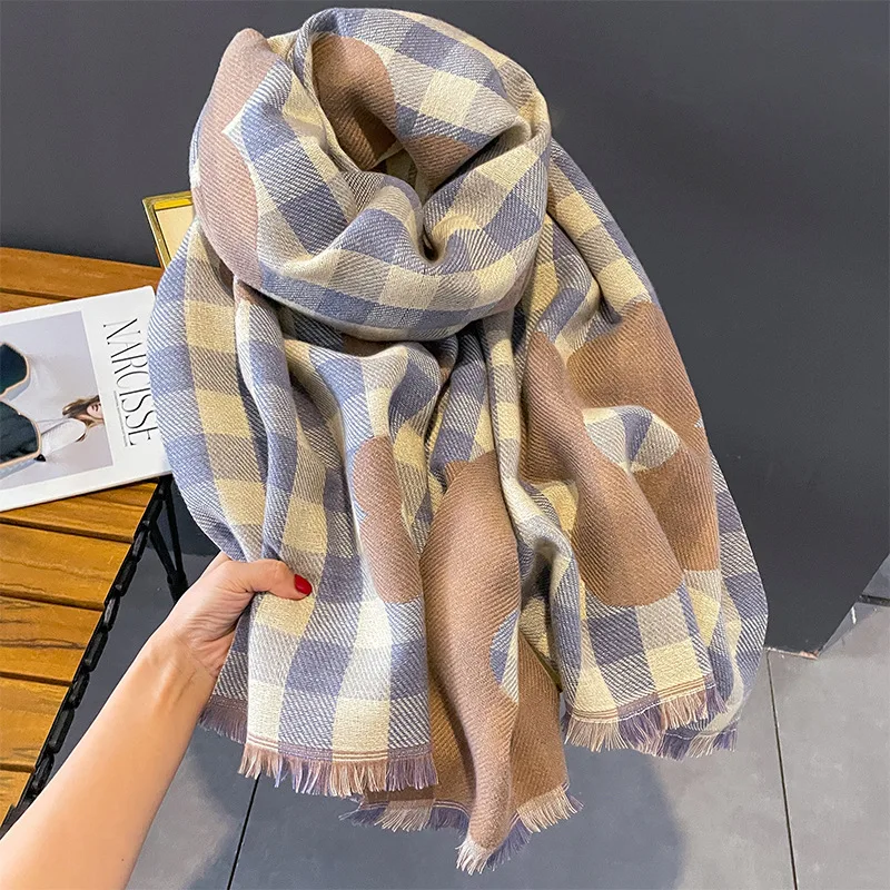 Зимний новый свежий небольшой цветочный