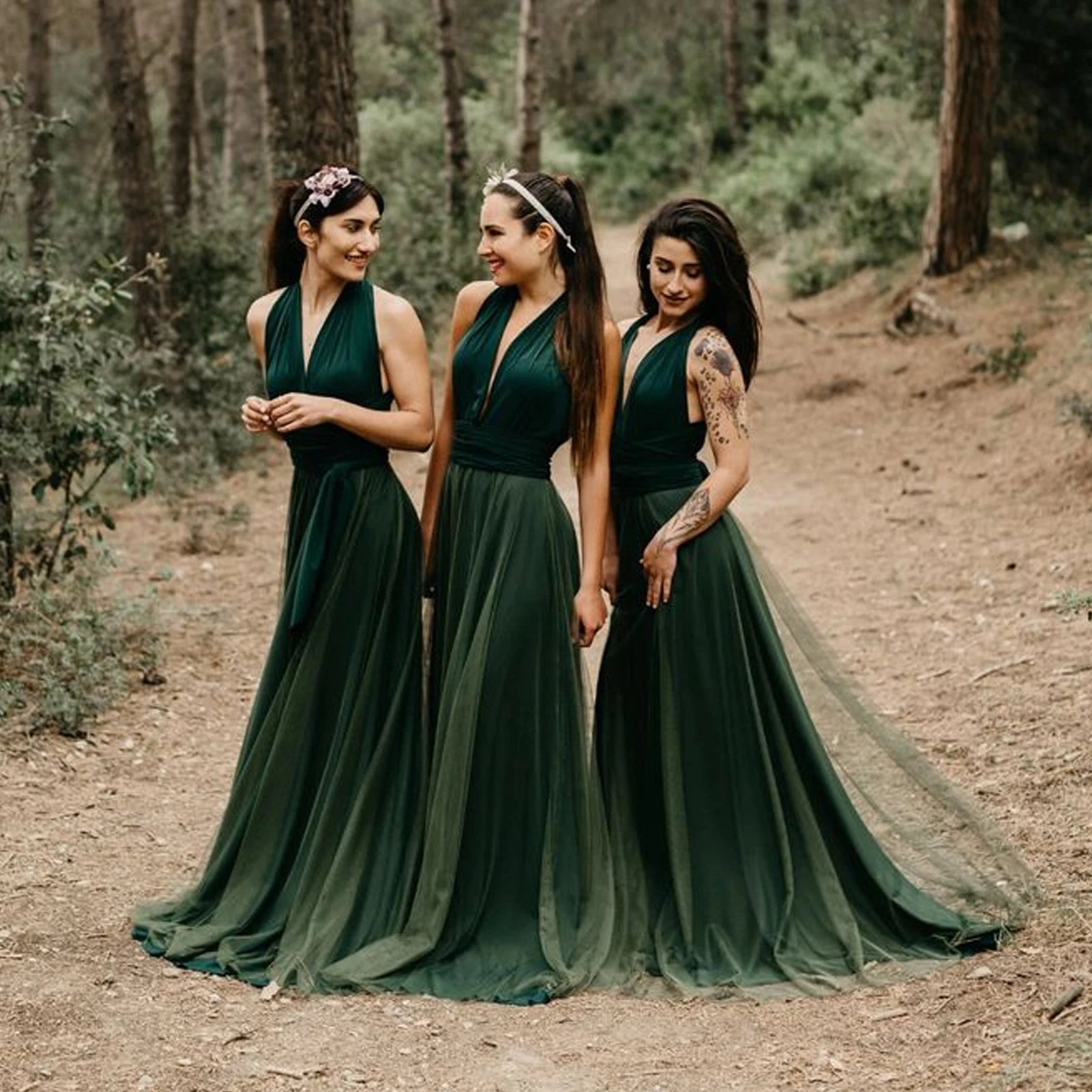 

Elegant V-Neck Halter Evening Dresses Simple A-Line Tulle Bridesmaid Dress Sleeveless Backless Maid Of Honor Gown Sweep Train