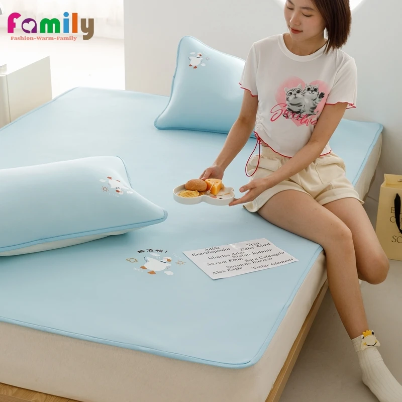 

Summer Cooling Mat Antibacterial Ice Silk Cold Feeling Quilt Air Condition Lightweight Blanket Queen King Size Decor 150x200cm