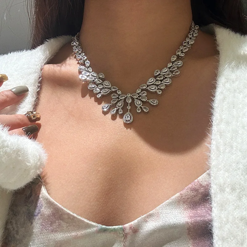 Women Luxurious all-diamond Zircon Drop-panel Necklace Earrings Bracelet Set 2026 3