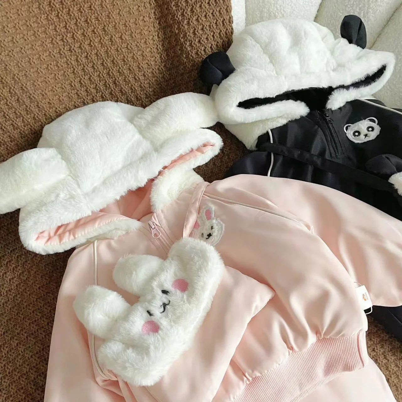 

Детский комплект одежды из 2 предметов, толстовка с капюшоном и теплые стеганые штаны с мультяшным рисунком из плюша, одежда для маленьких девочек, зима 2023