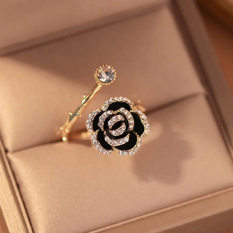 Ring Jewelry Korean Black Rose Shaped Metal Opening Rings for Woman Girls Fashion Luxury Zircon Adjustable Index Finger Rings Party