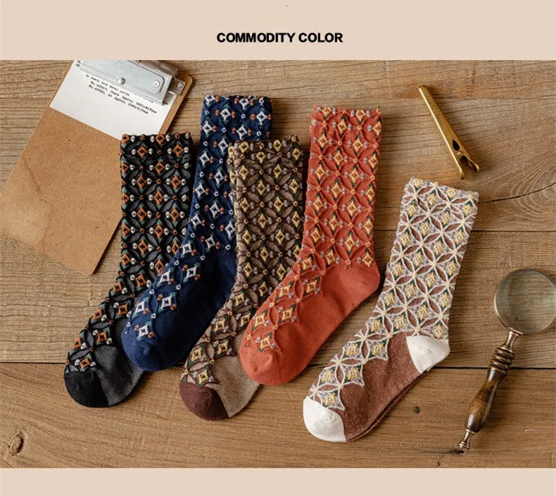 1 paar Baumwolle Elegante Harajuku Retro Frau Floral Jacquard Socken Vintage Neuheit Ethnische Casual Mädchen Klassische sox Herbst Winter – Detail 2