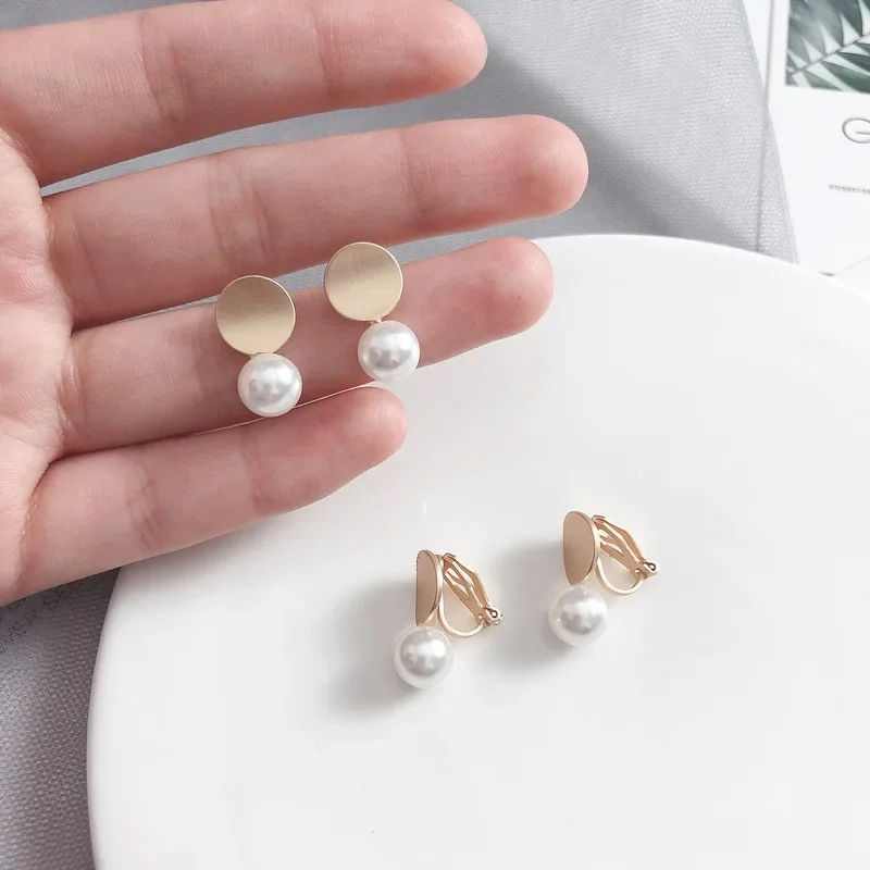 

Minimalist Simple Small Round Pearls Earrings Ears Clip White simulation Pearls Clip on Earrings No Piercing For Women Lady