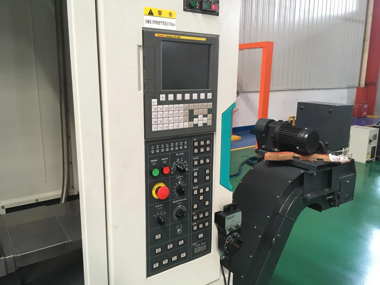 Рисунок 2 - Вертикальный обрабатывающий центр с ЧПУ CMV855E