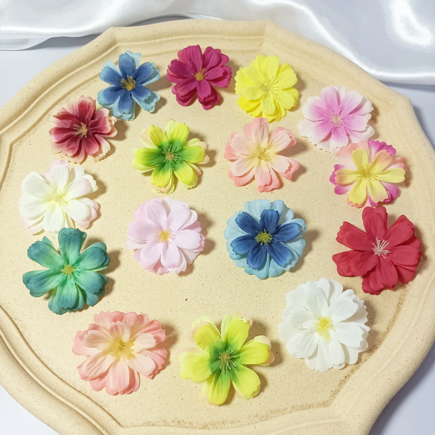 20 Stück mehrfarbige Gänseblümchen-Blumenköpfe, 4,5 cm, künstliche Seidenblumen für Hochzeit, Zuhause, Raumdekoration, Weihnachtskranz, Scrapbooking