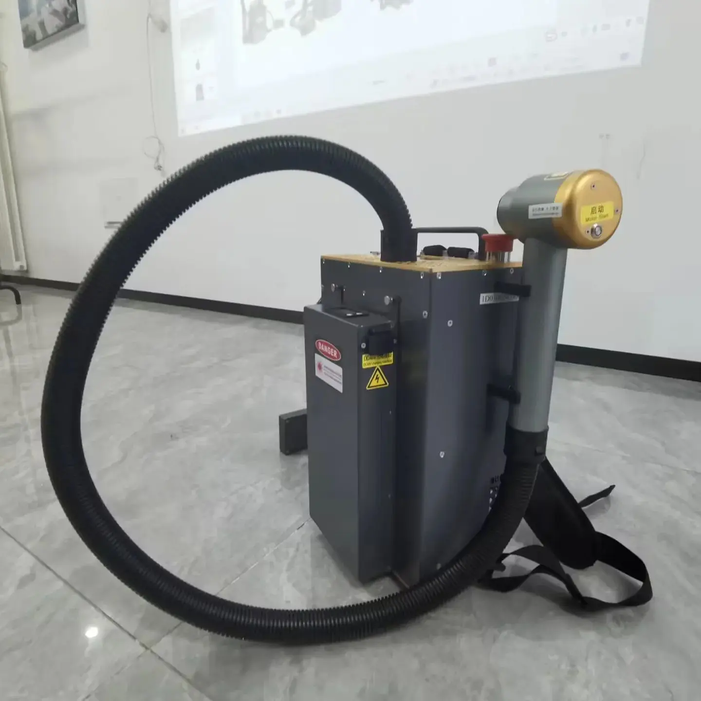 Backpack Handheld Pulse Laser Cleaning Machine 100W 200W 300W Portable Laser Cleaner 8 Waves for Rust Paint Oil Removal Wood 5