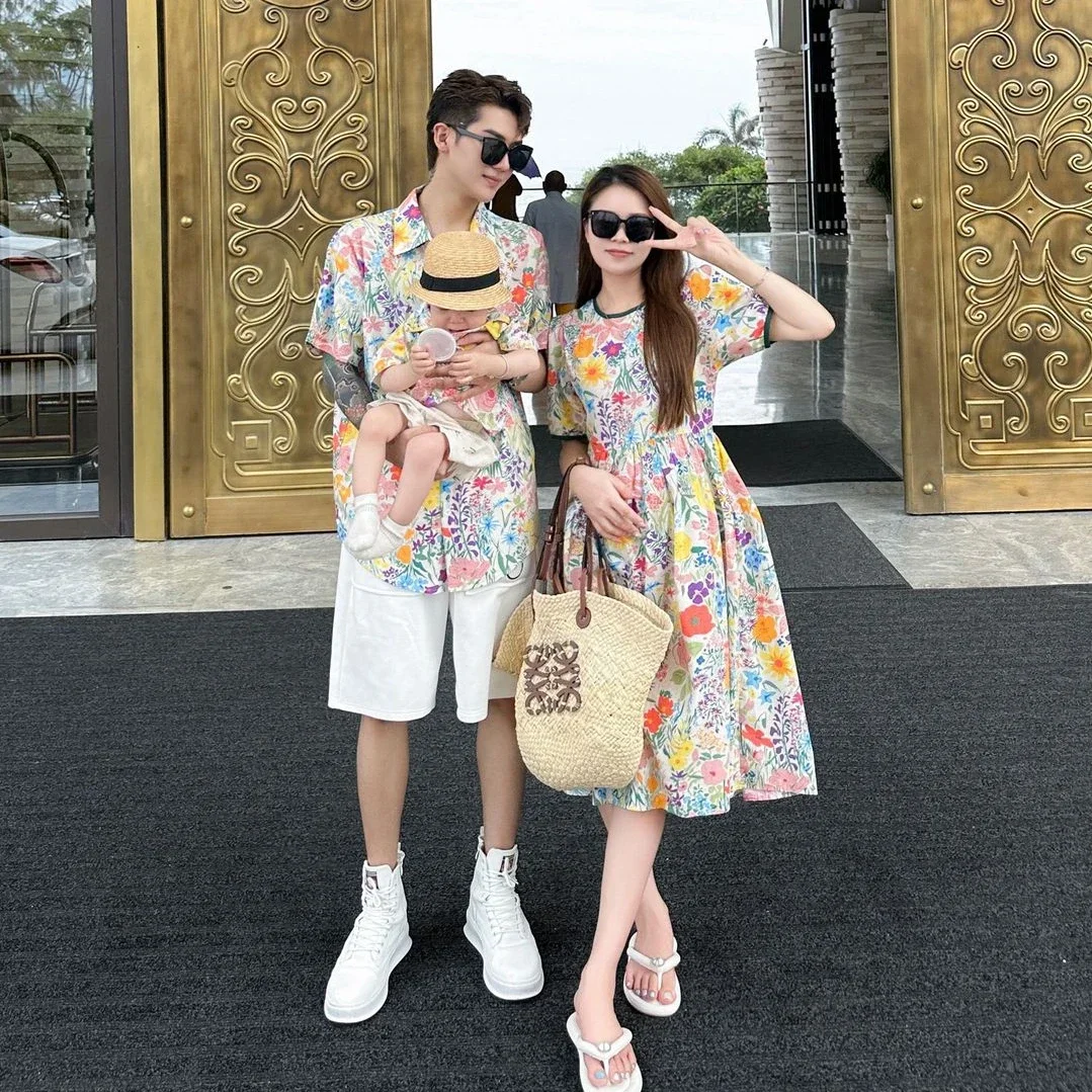 

Beach Family Matching Clothes Mom Daughter Vacation Dress Resorts Look Dad and Son Shirts 2023 New Mama and Girl Floral Dresses