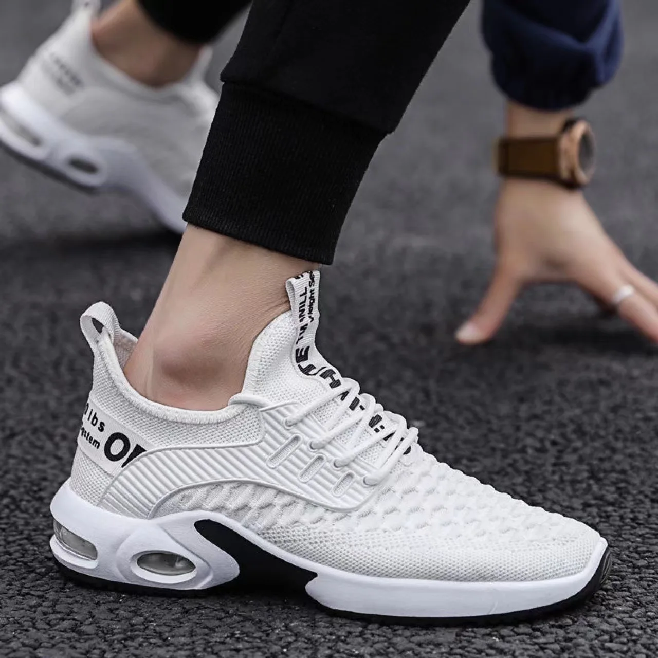 

Summer Menbreathable Mesh Sneakers Stylish and Comfortable Running Sneakers Light Flying Weaving High Quality Men's Shoes