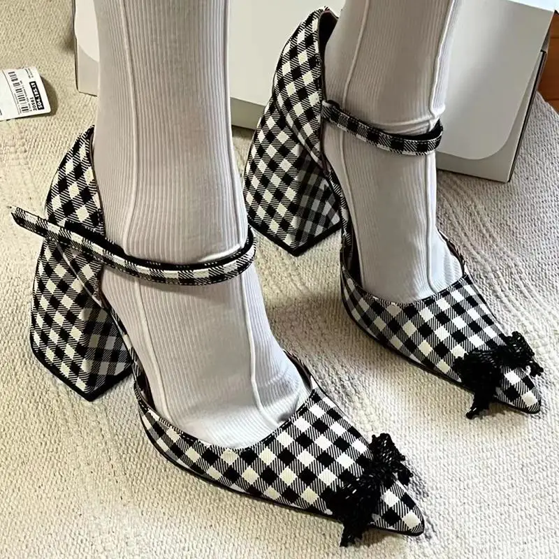 2024 New Fashion Korean version with a niche design bow, Mary Jane shoes, pointed print, thick heels, high heels for women