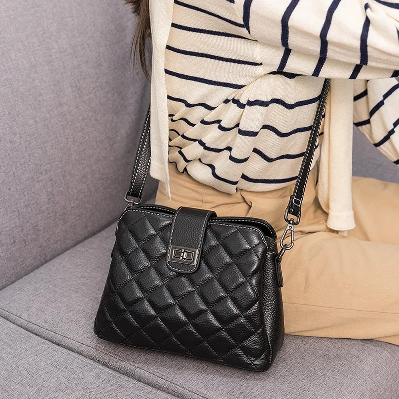 

Free Shiping 2024 New Lingge One Shoulder Broadband High Capacity Crossbody Soft Face Doctor Bag Texture Bucket Bag [23111504]