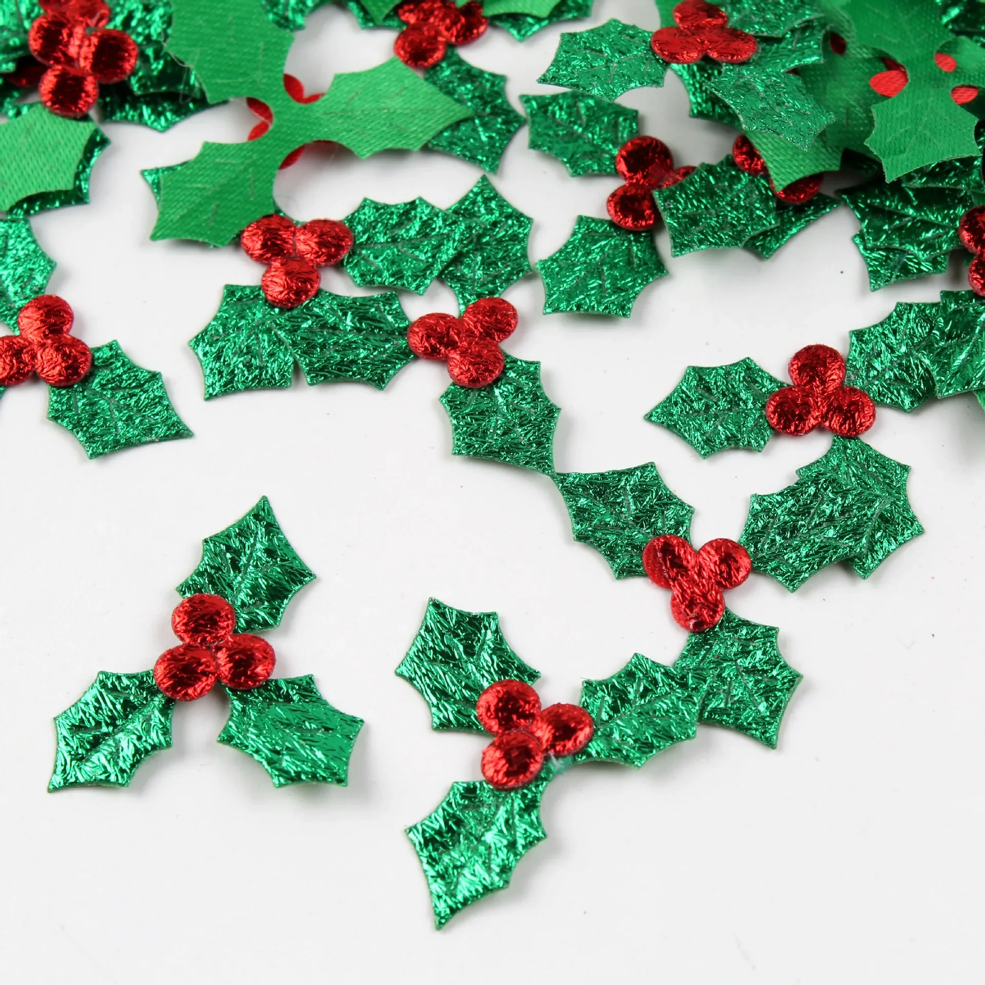 100pcs Trianglered fruits Christmas green leaves Christmas crafts gifts decorations DIY handmade accessories Christmas paper scraps christmas decorations