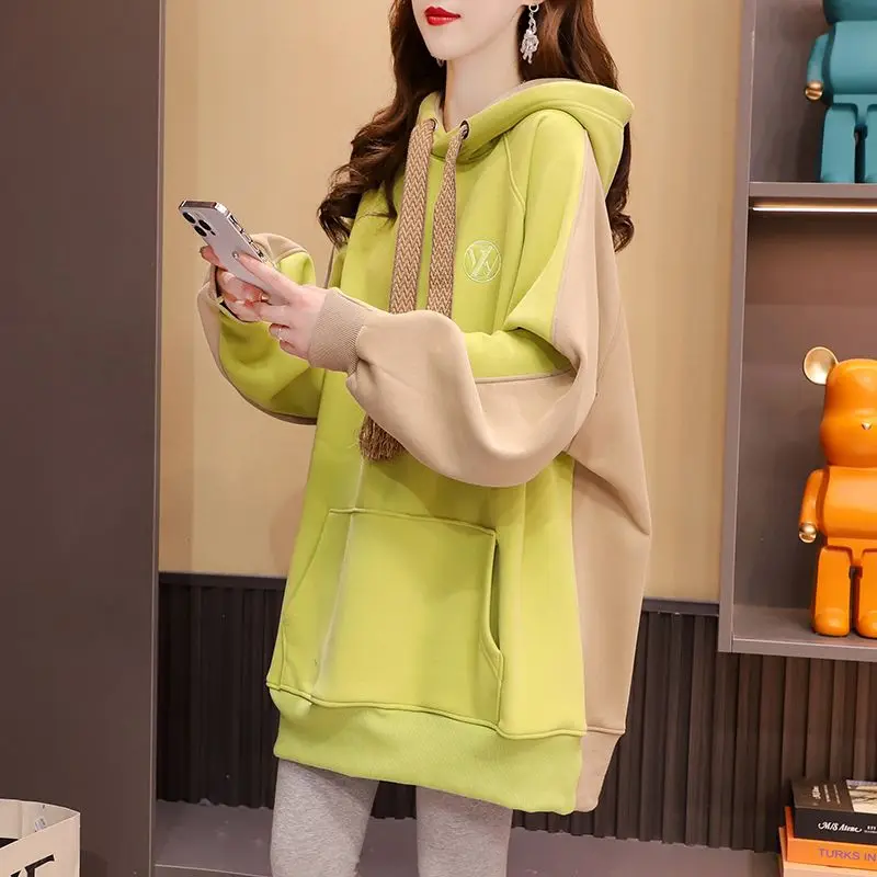 Fashionable Women's Hooded Sweatshirt with Embroidery and Loose Fit for Autumn and Winter