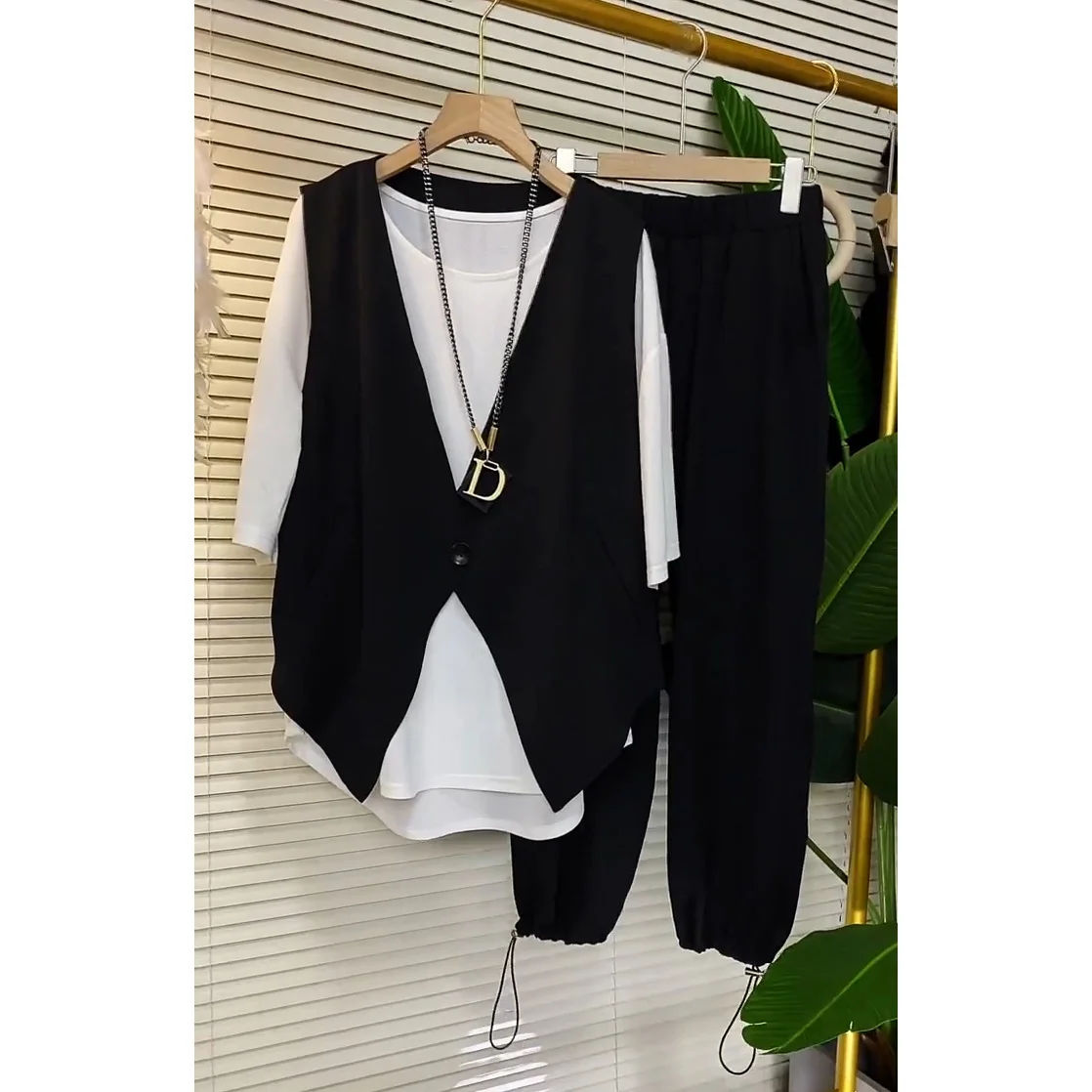 Fashion Women's Set Spring/Summer Korean Edition Tank Top T-shirt Casual Pants Slimming and Age Reducing Three Piece Set