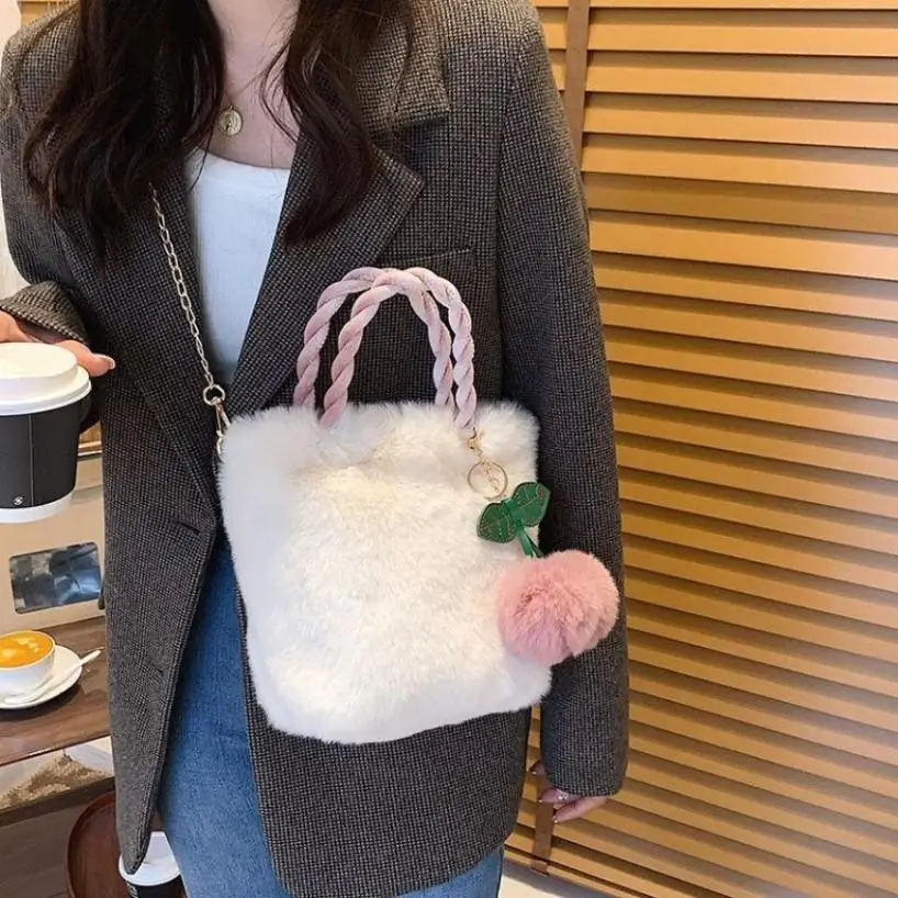 1 Pcs Plush Handbag Women's Shoulder Bags Messenger Bag Winter Warm Fluffy Bucket Bag