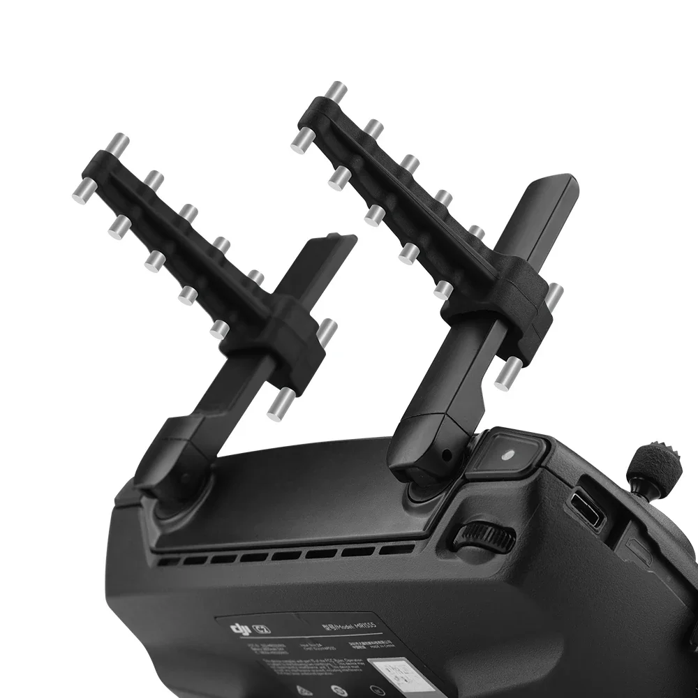 Trois antennes Yagi 5,8 GHz pour drone radiocommandé, emballées dans leur boîte.