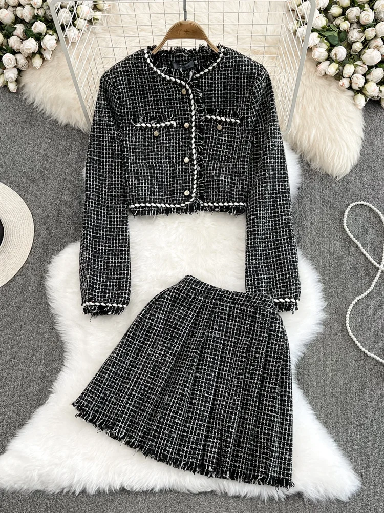 chanel black and white tweed skirt