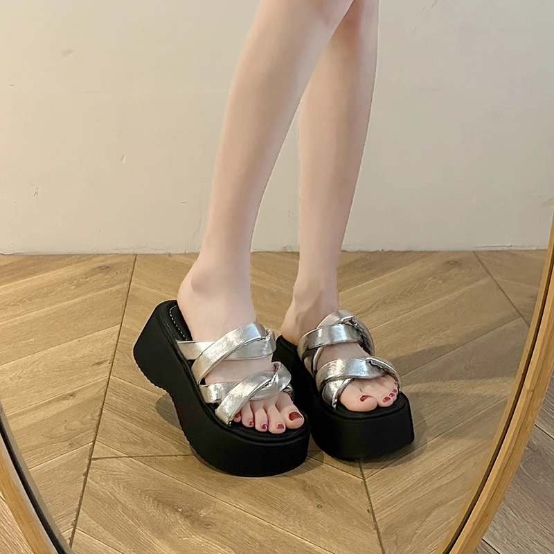 

Сандалии женские на массивной платформе, Модные Босоножки с открытым носком, Повседневная Уличная обувь, пляжные тапочки, сланцы, цвет серебристый, лето