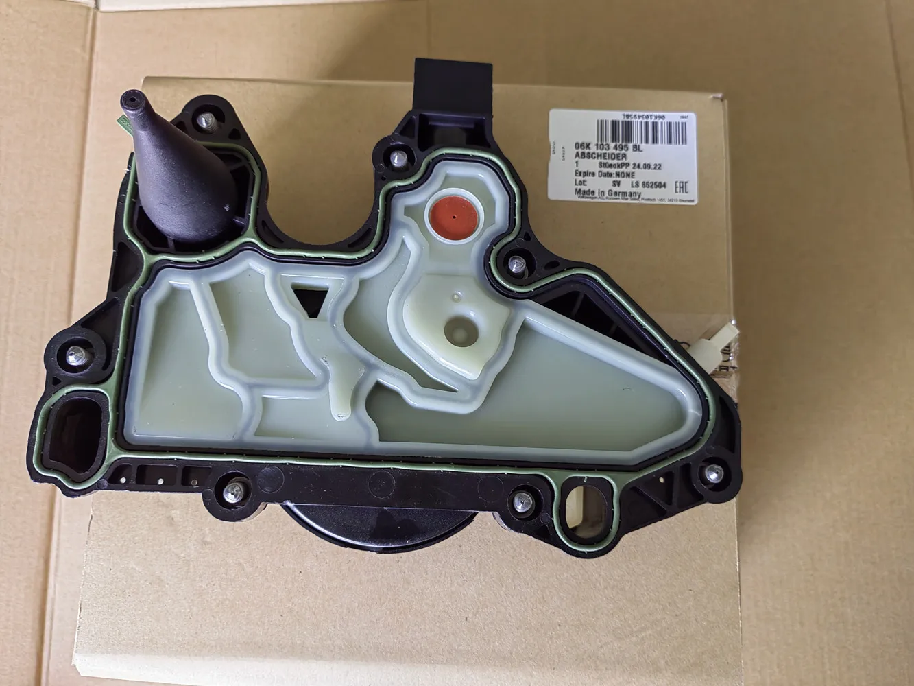 Oil Drip Pan Separator For Audi A3 A4 A6 Q3 TT Golf