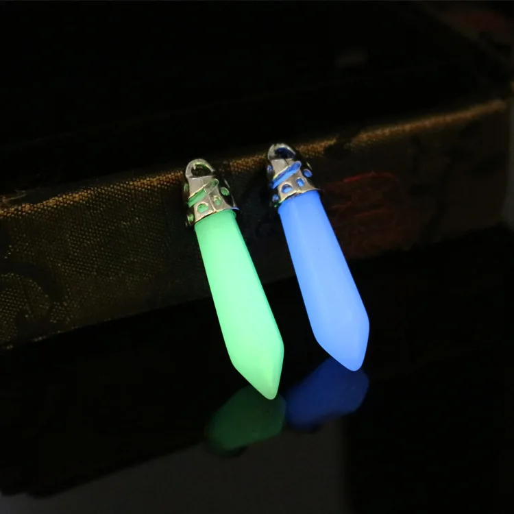 

Luminous Stone Necklace Hexagonal Column Pendant Necklace Men Women Natural Chalcedony Bullet Choker Glow in Dark Jewelry Gift