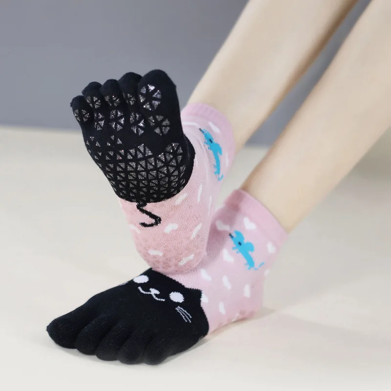 

Full Toe Yoga Socks Women Cotton Cat Cartoon Silicone Non-slip 1/4 Crew Five Toes Pilates Socks