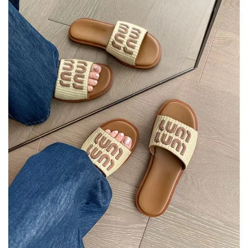 2024 New Summer Evening Vacation Weaving Flat Bottom Beach Slippers for Foreign Trade, Wearing Women's Sandals Externally