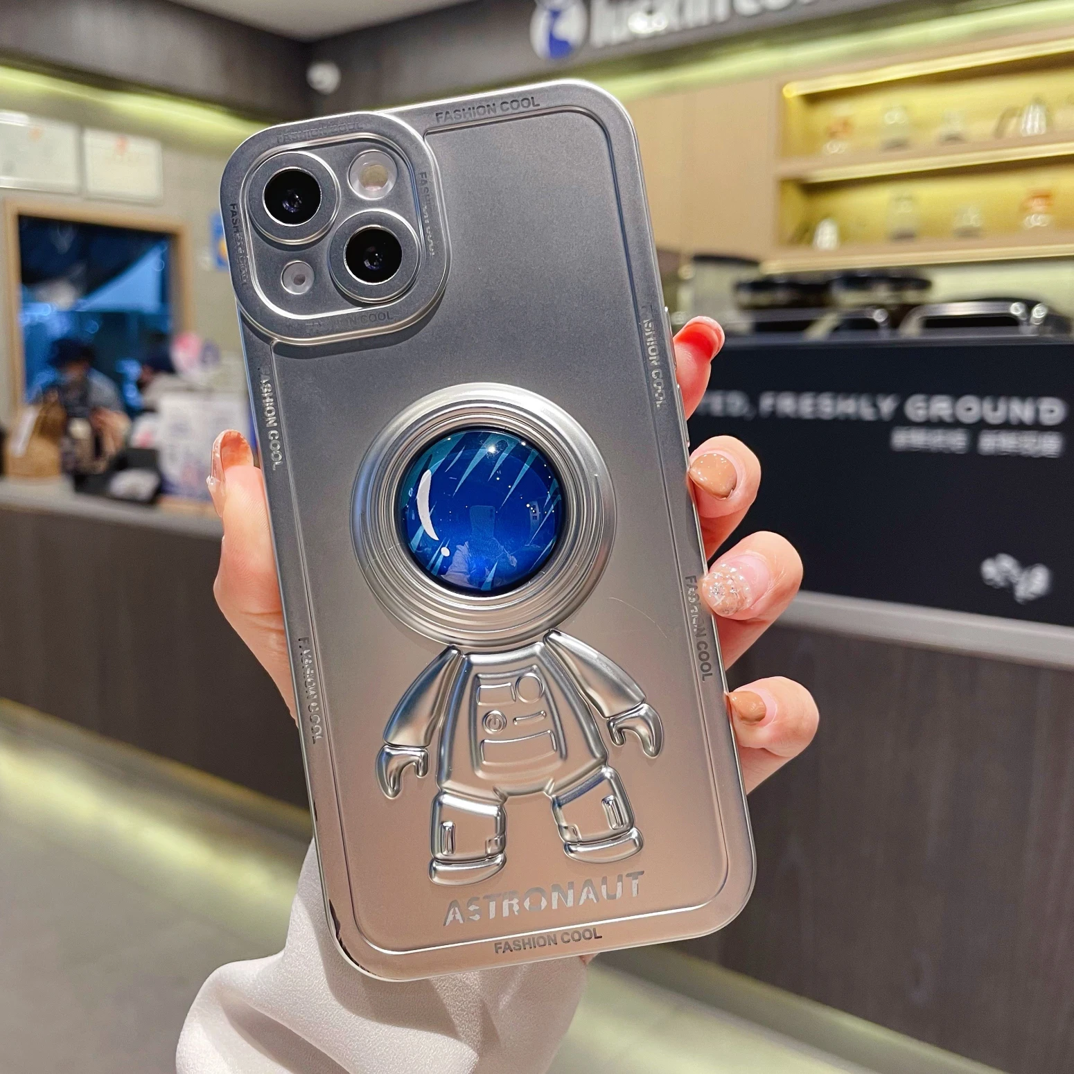 قاب آیفون آسترونات سه بعدی 14 Sb75b2bb83b554058b51b54476677f1d9g