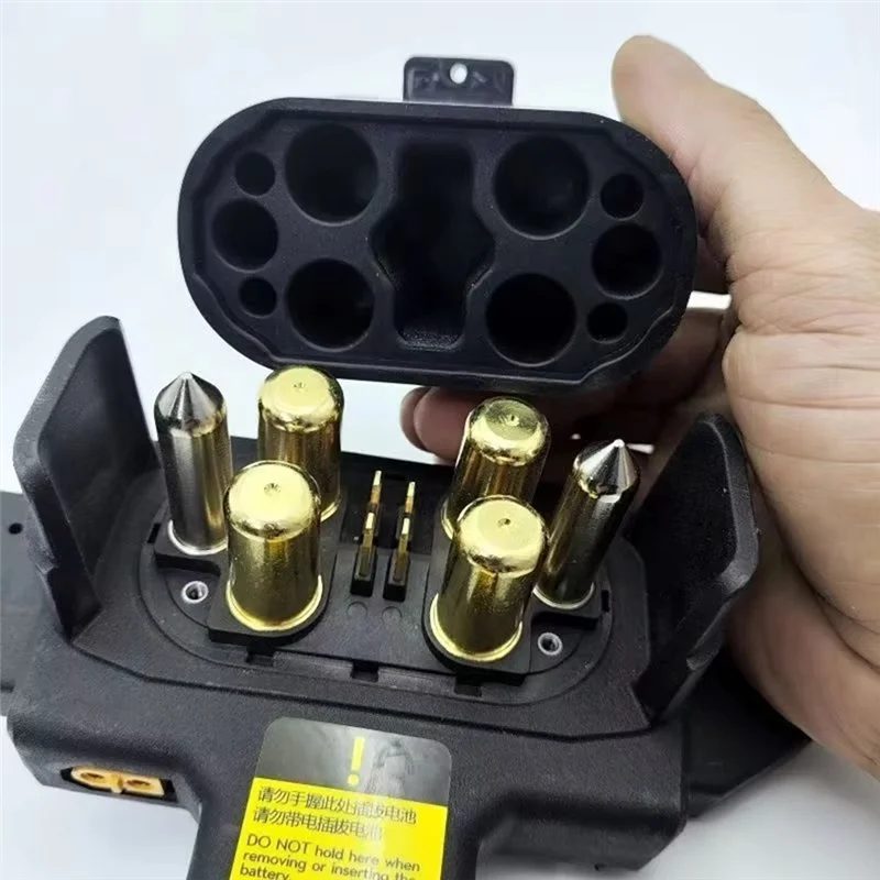 Couvercle de protection en silicone pour panneau de distribution drone agricole DJI Agras T70, montrant les fixations.