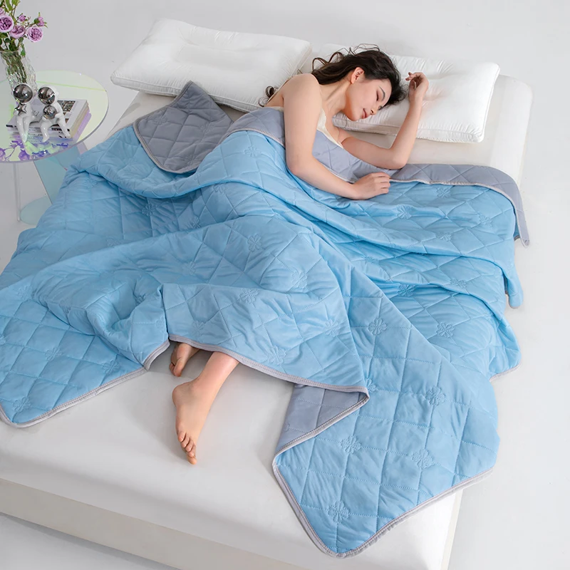 Summer cool dual color quilting machine washable summer quilt Lazy Bed Blanket Comfortable and Soft thin summer quilt