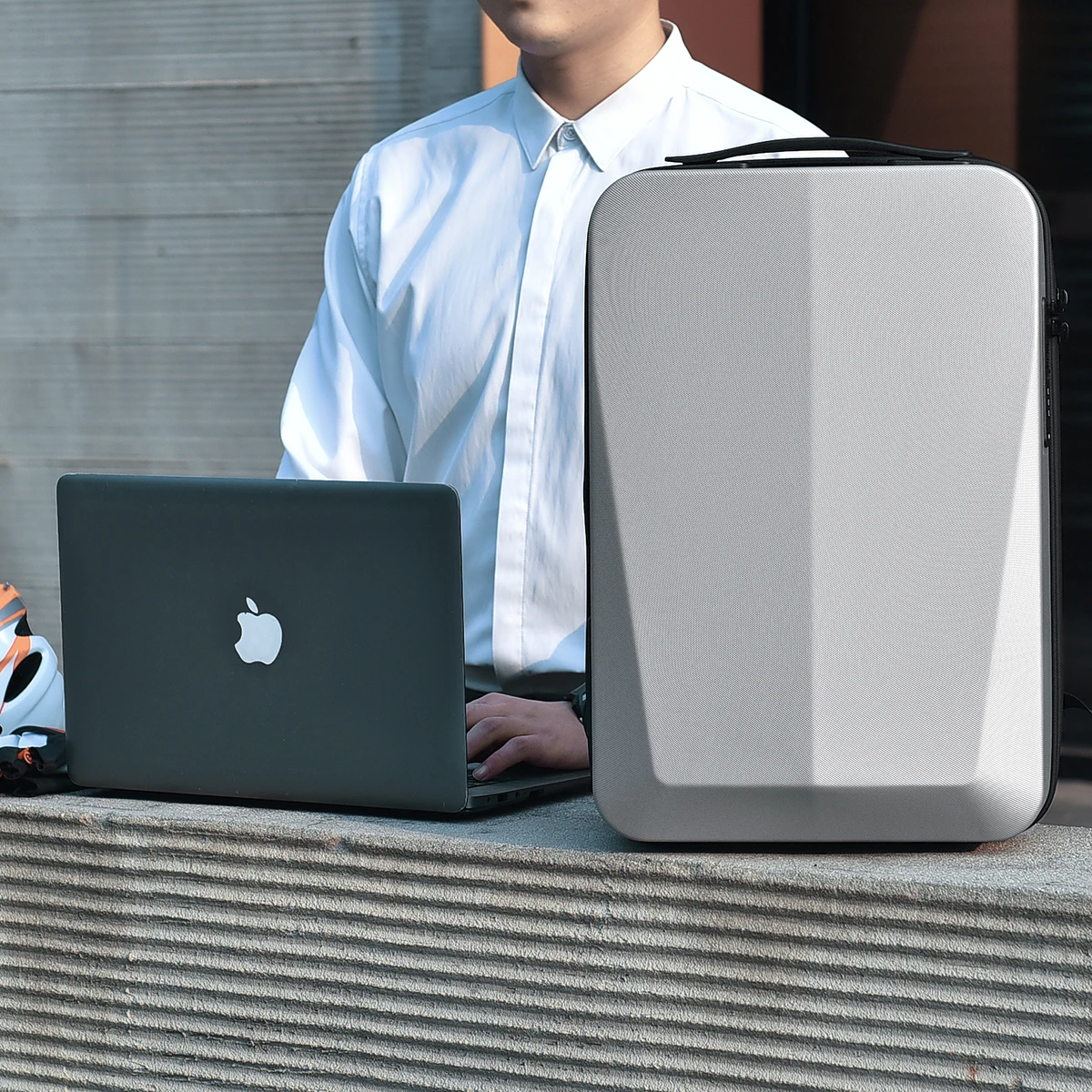 Anti-Theft Hard Shell Laptop Backpack, Waterproof Gaming Backpack with USB Charging Port Slim Bookbag with Lock For 17 Inch並行輸入品