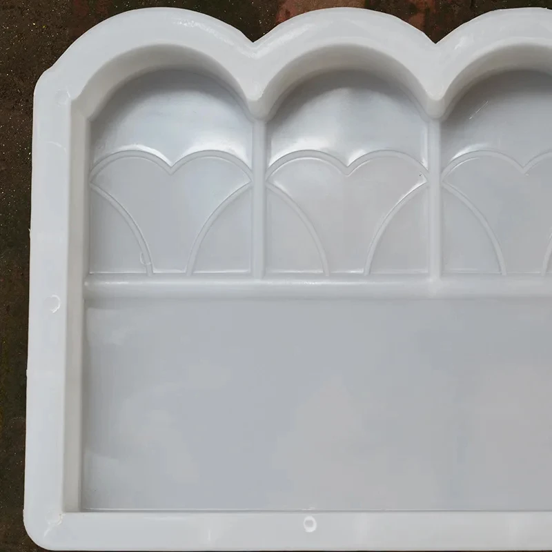 DIY Garden Fence Concrete Mold 6