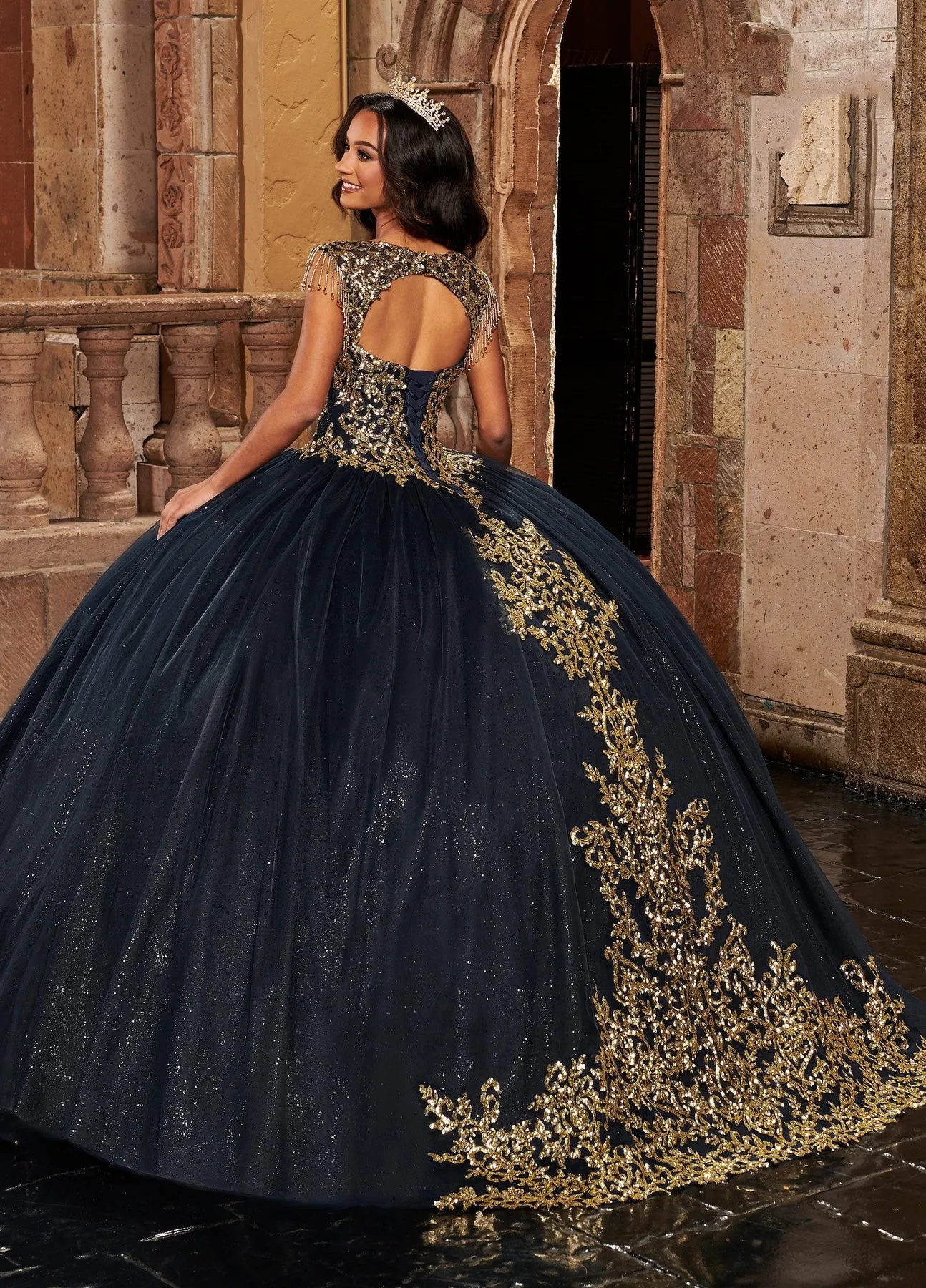 Sztrájktörő charro Quinceañera dresses labdát Bor színe kupak ujjú Tüll applique Kifulladt Mexikói Jószagú 16 dresses 15 anos