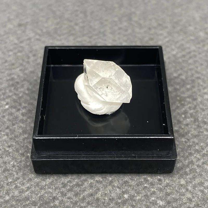 100% natural crystal diamond gemstone +Box size:27*27*25mm