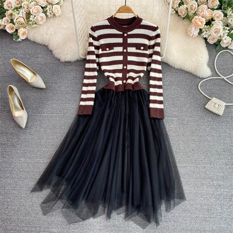 

2022 Autumn And Winter Fashion Temperament Fake Two-Piece Round Neck Striped Knitted Stitching Mesh Irregular A-Line Dress T604