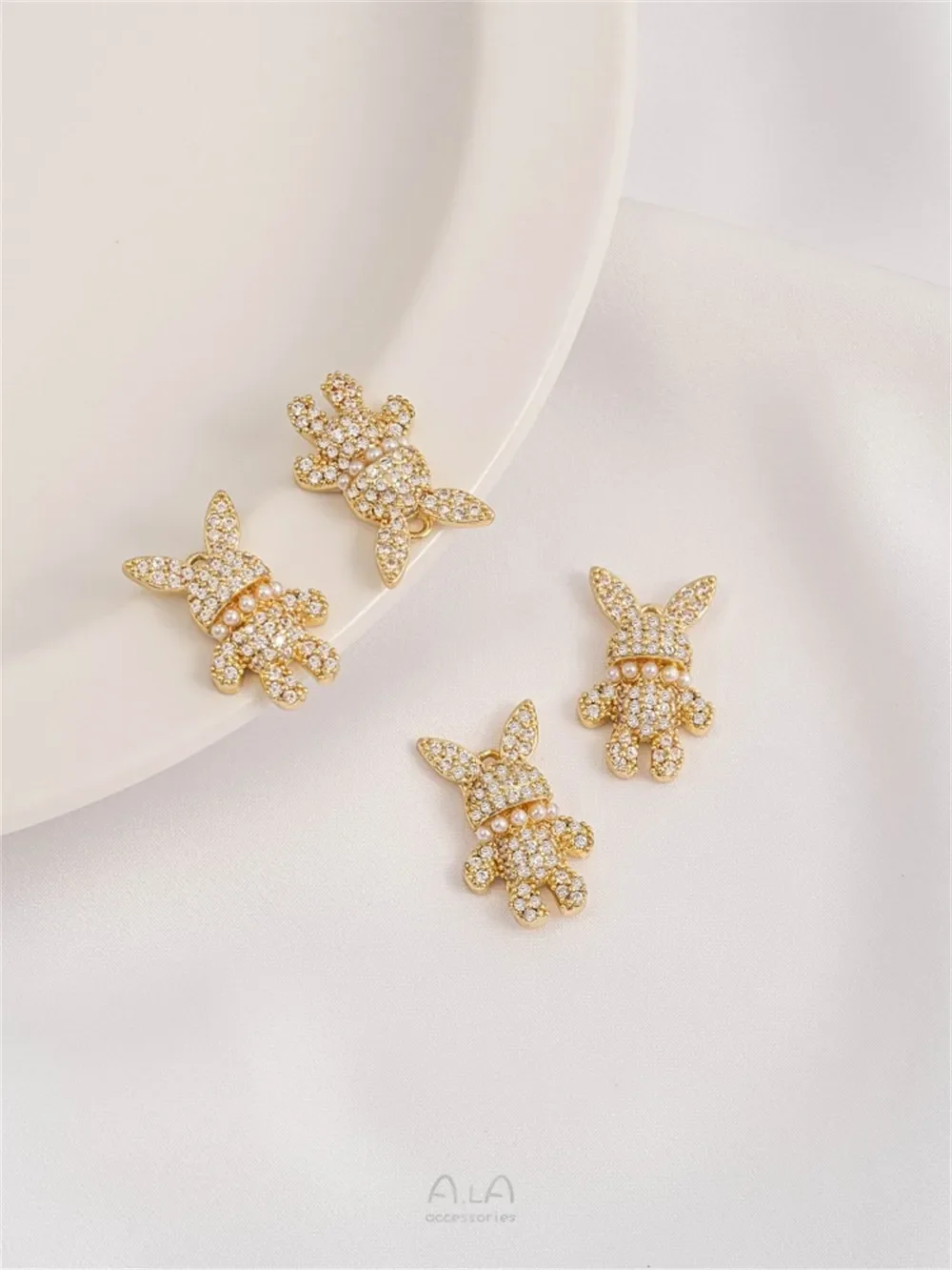 

14K Gold-plated Micro-inlaid Zircon Pearl Cartoon Cute Rabbit Pendant Diy Necklace Jewelry Charms Pendant K542