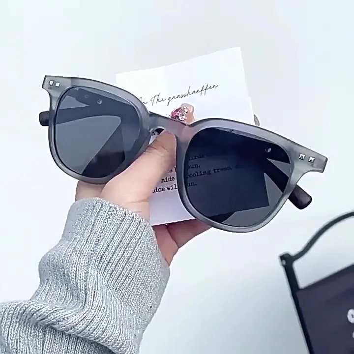 Acquista Nuovi occhiali da sole vintage con montatura rotonda sfumati colorati alla moda moda donna occhiali da donna occhiali da sole firmati di marca di lusso per donna in Italia a partire