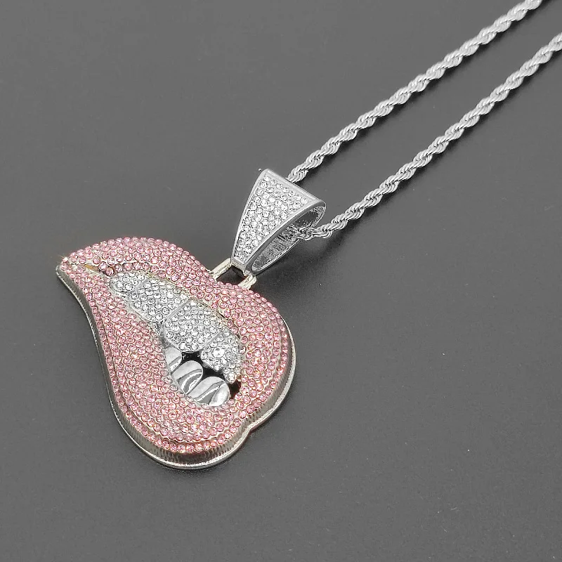 Detail of the lip-shaped pendant - Close-up view