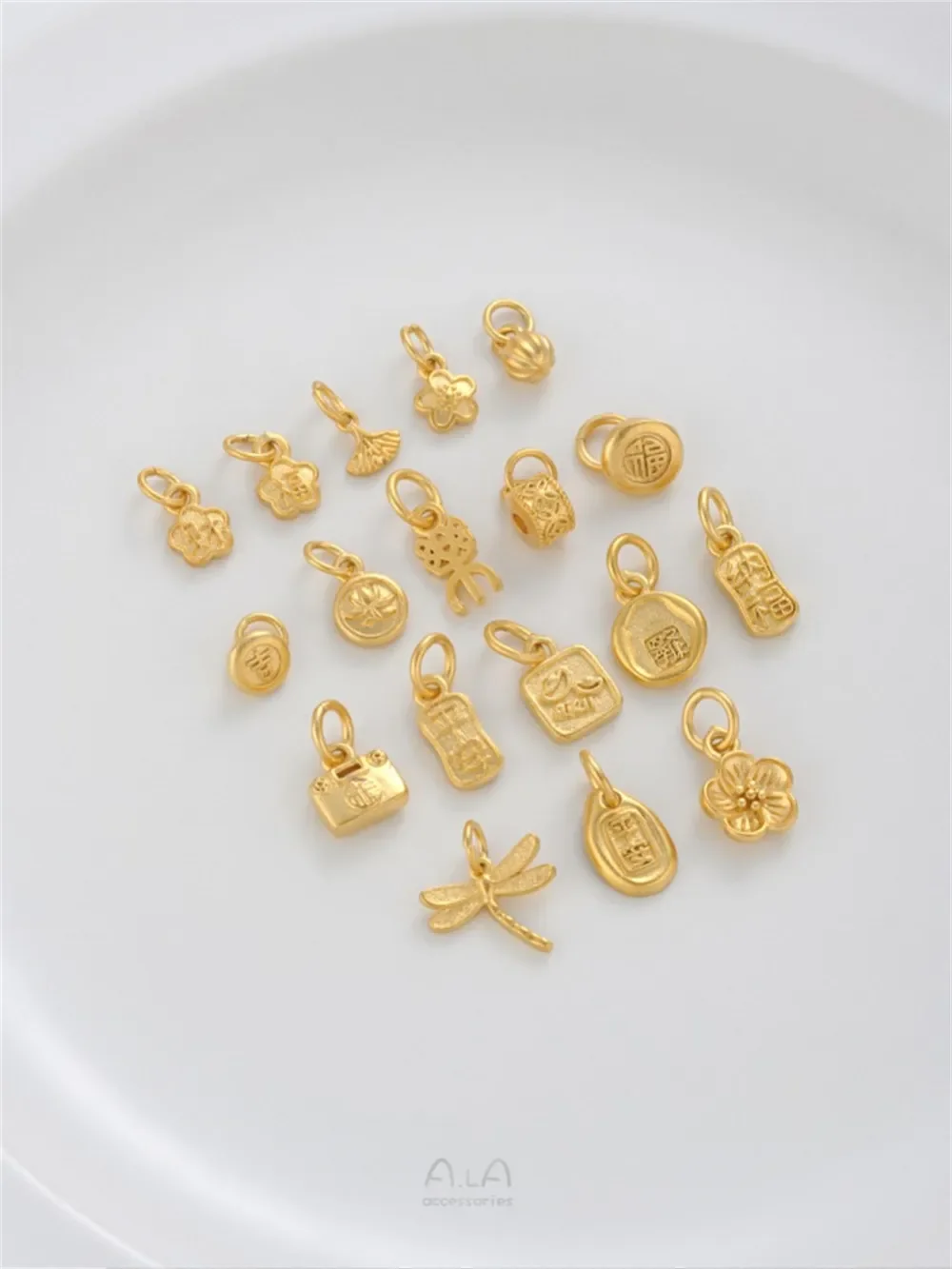 

Shajin Zhaocai Nafu Word Peace Lock Tag Plum Blossom Pendant DIY Handmade String Bracelet Jewelry Charms Accessories K615