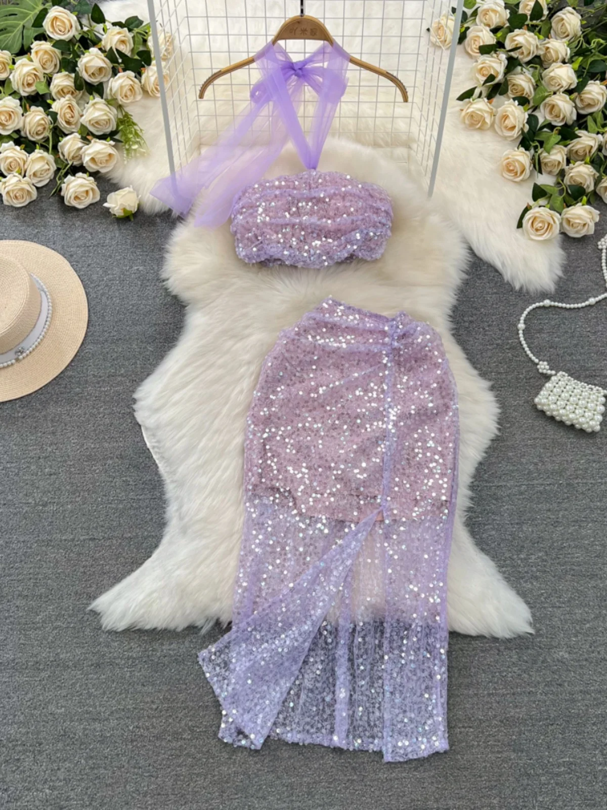 

Женский комплект из двух предметов: Топ без бретелек и юбка с блестками