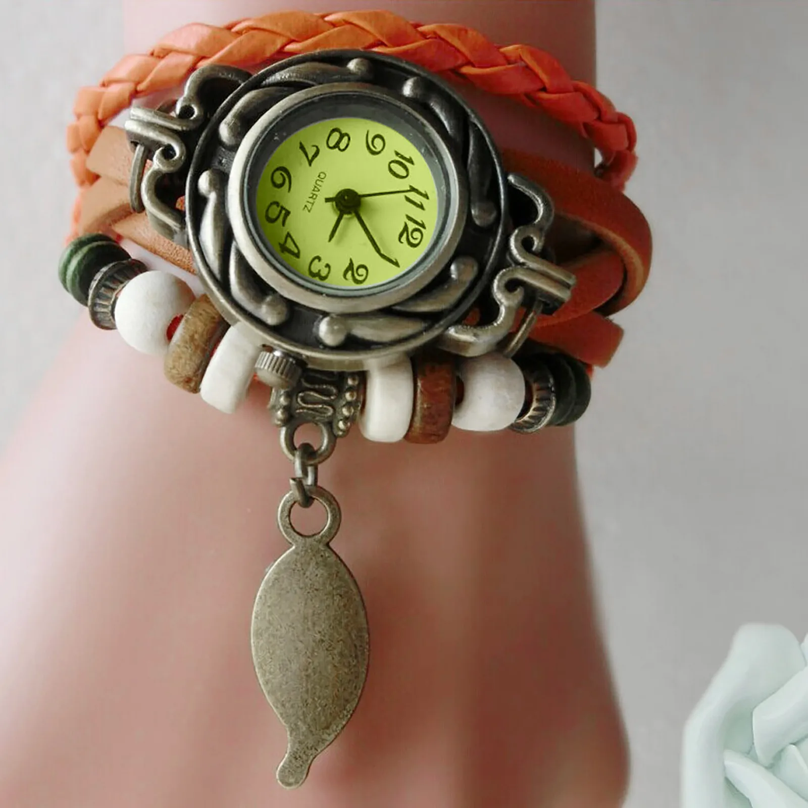 ساعة كوارتز نسائية عتيقة بسوار جلدي مخصص مع قلادة...