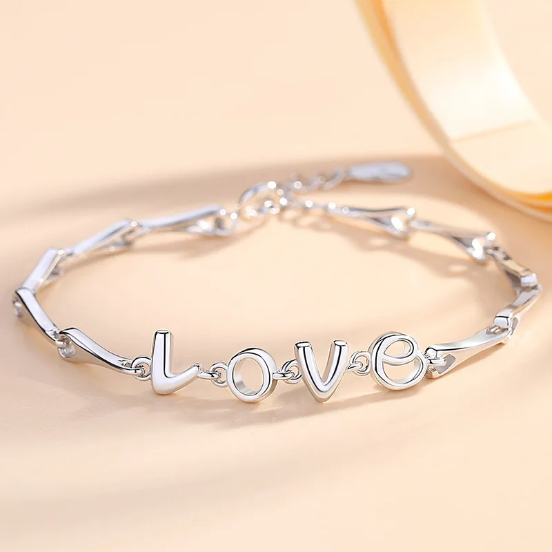 

Женский браслет из серебра 925 пробы с надписью «Love»