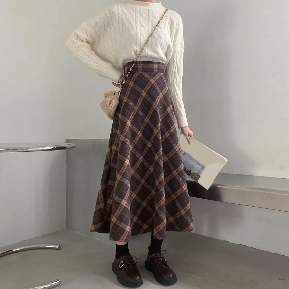 Retro woolen skirt quality assurance