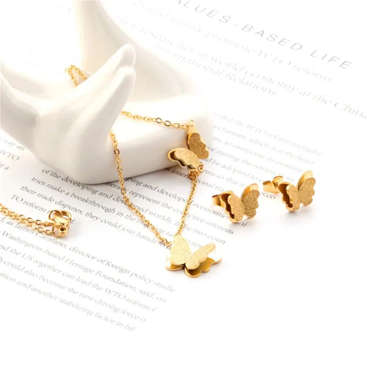 Bohemian Cute Butterfly Choker Necklaces for Women Stainless Steel Jewelry Cute Animal Pendants Girls Fashion Jewelry Gift