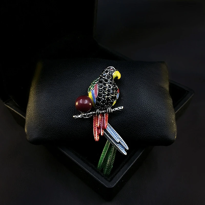 Upscale Retro Brooch Women's Elegant Parrot Corsage Luxury Coat Animal Pin Korean Versatile Accessories Rhinestone Jewelry Gifts